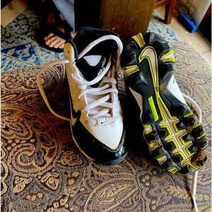 NIKE boys football cleats C11